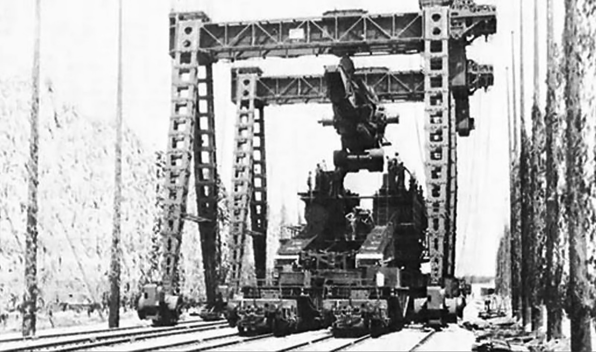 File:800 mm gun gustav in Soviet Union 1941.jpg - Wikimedia Commons