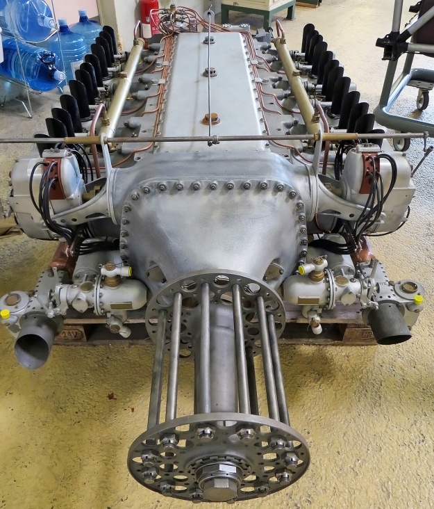 Caffort-12Aa-engine-front-Aerofossile2012